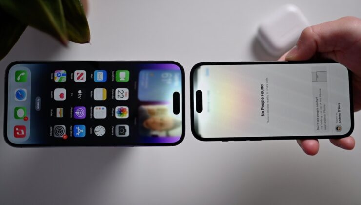 AirDrop havada ortalığı karıştırdı: Uçak acil iniş yaptı!