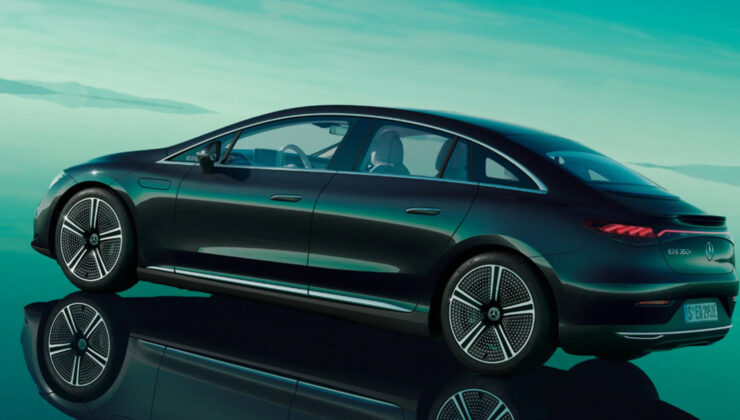 Elektrikli araba alev aldı! Yangından 70 araç etkilendi