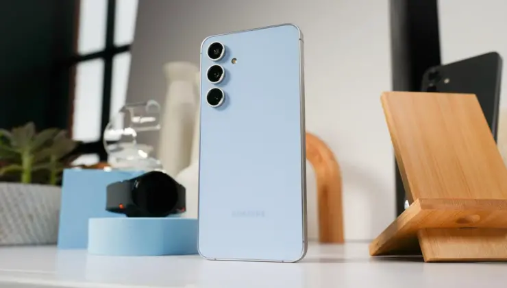 Galaxy S24 FE paramparça edildi: Tamir testini muvaffakiyetle geçti!