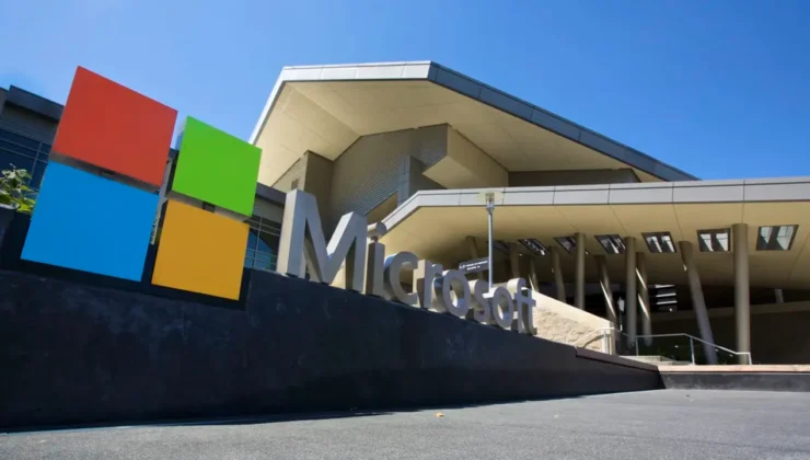 Microsoft’un Yapay Zeka Harcamaları Başını Kedere Soktu