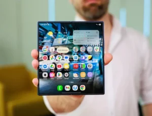 Samsung Galaxy Z Fold 8 ve Ultra Yan Yana Görüntülendi