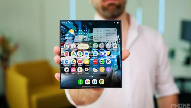 Samsung Galaxy Z Fold 8 ve Ultra Yan Yana Görüntülendi